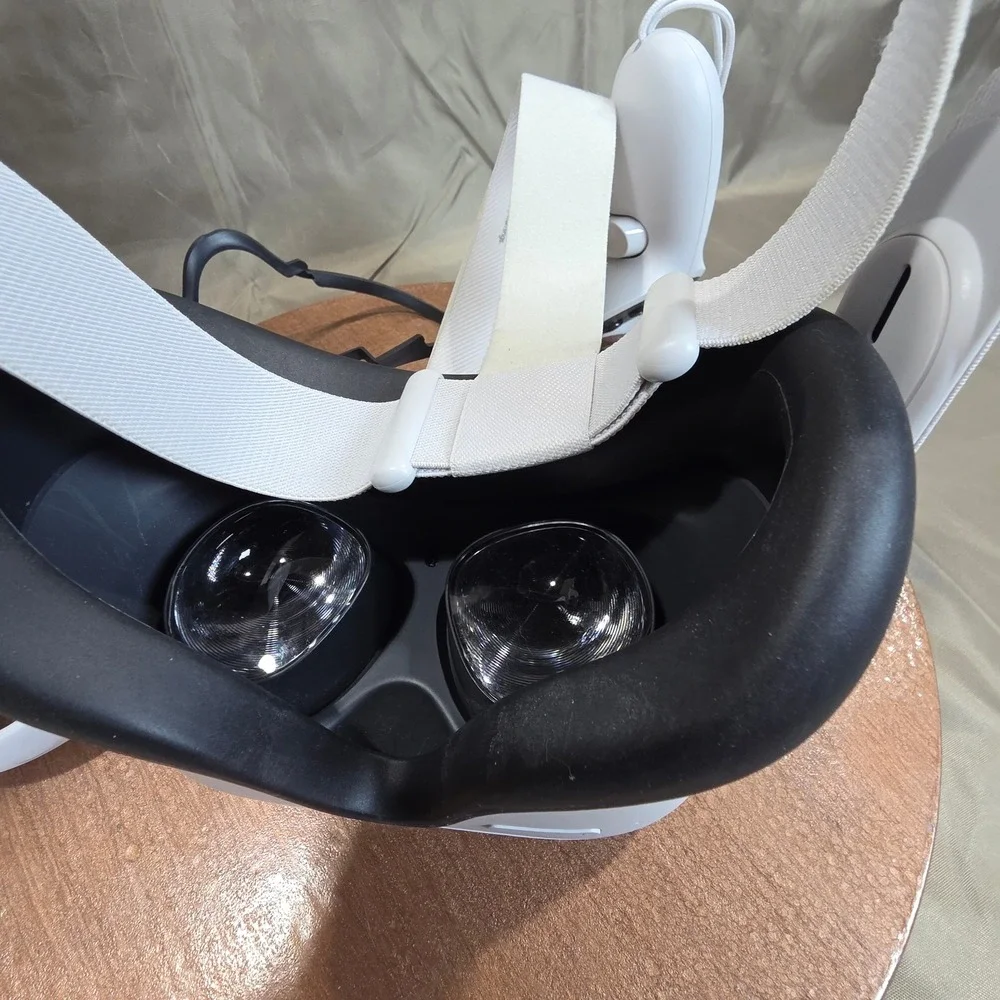 Oculus Quest 2 All-In-One VR Headset 128GB White with Controllers and Charger